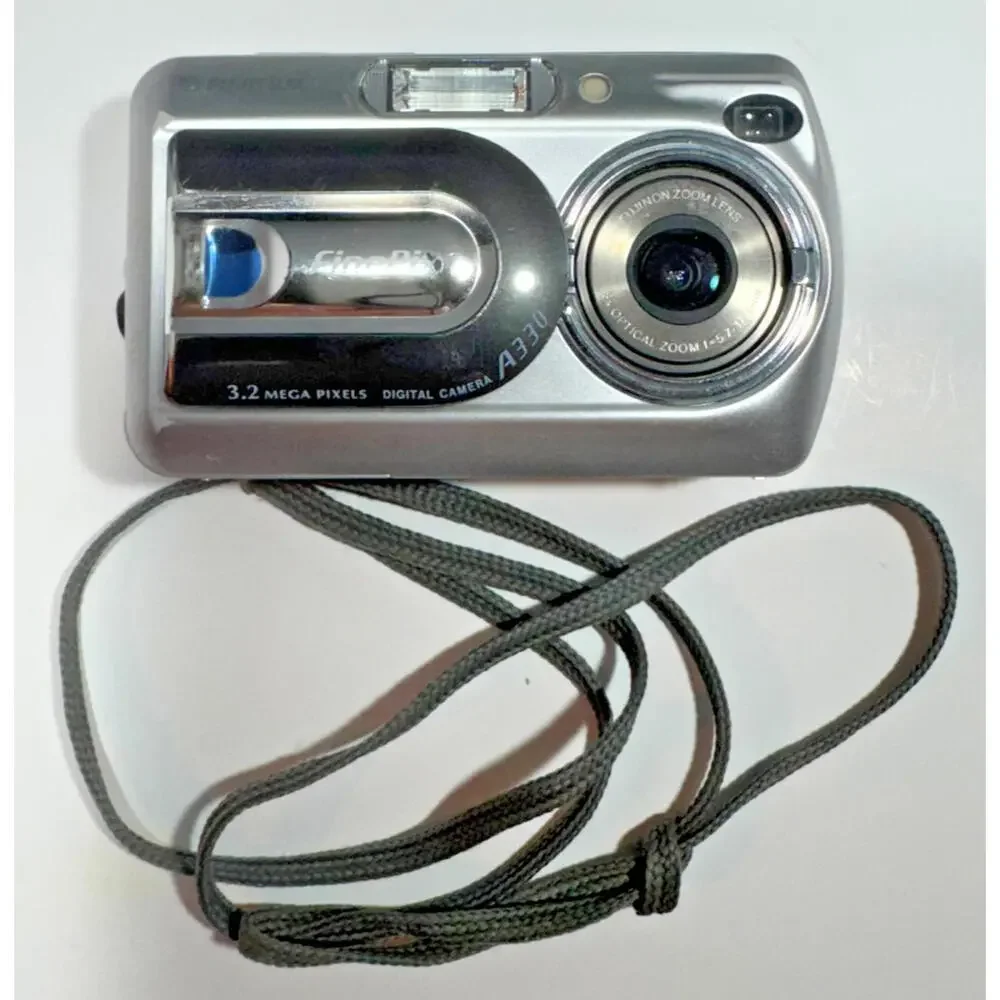 FujiFilm Finepix A330 Compact Digital Camera 3.2 Mega Pixel - Tested Working